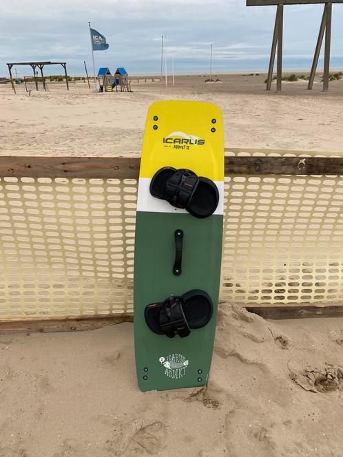 Shinn Addikt 2 + Naish straps, Watersport en Boten, Kitesurfen, Zo goed als nieuw, Kiteboard, Ophalen