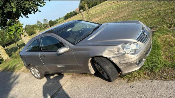 Mercedes C200 coupe - accidente en turbo kapot- EXPORT !, Auto's, Mercedes-Benz, Particulier, Diesel, Euro 4, Automaat, Ophalen