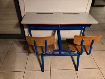 schoolbankje beschikbaar voor biedingen