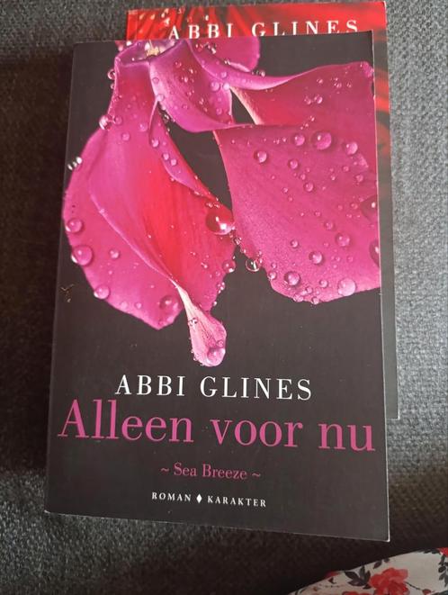 Abbi Glines - Alleen voor nu, Boeken, Literatuur, Zo goed als nieuw, Ophalen of Verzenden