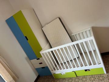 Baby/kinderbed met kleerkast beschikbaar voor biedingen