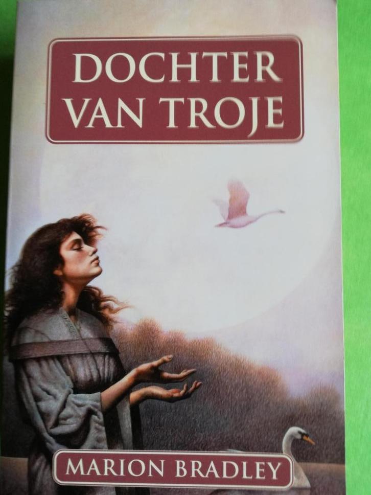 Dochter van Troje, Marion Bradley, Meulenhoff, Boeken, Overige Boeken, Zo goed als nieuw, Ophalen of Verzenden