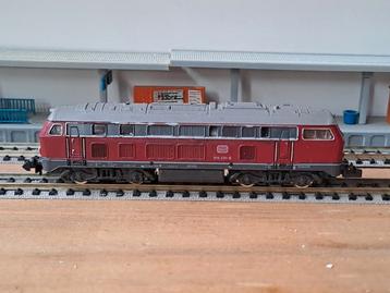 Roco N schaal DB dieselloc BR 215 met verlichting  beschikbaar voor biedingen