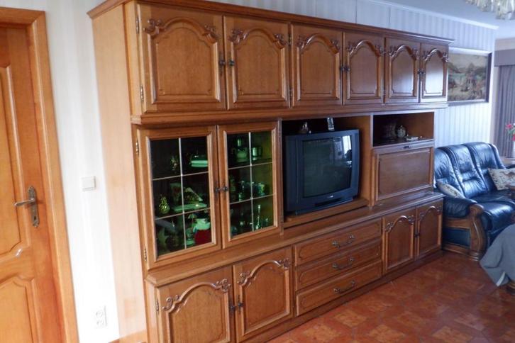 Grote eiken living kast, Huis en Inrichting, Kasten | Wandmeubels, Zo goed als nieuw, 200 cm of meer, 300 cm of meer, 50 tot 75 cm