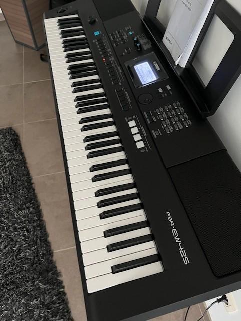 Yamaha PSR-EW425 keyboard + RTX standaard, Musique & Instruments, Claviers, Comme neuf, 76 touches, Yamaha, Sensitif, Avec pied