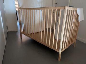 Ikea babybedje + matras en 3 matrasbeschermers beschikbaar voor biedingen
