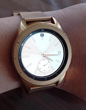 Samsung smartwatch + oplader.  beschikbaar voor biedingen