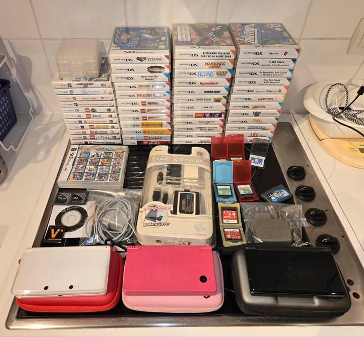 Lot Nintendo (3)DS(i)(Lite), Games en Spelcomputers, Spelcomputers | Nintendo Consoles | Accessoires, Ophalen