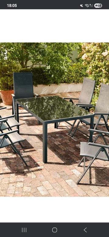 Tuinset met 4 stoelen beschikbaar voor biedingen
