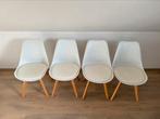 4 witte kuipstoelen met witte kussens en houten onderstel, Vier, Gebruikt, Modern trendy, Wit