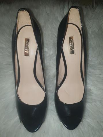 Guess pumps beschikbaar voor biedingen