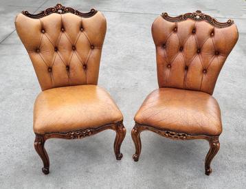 2 Prachtige “Chauffeuse-fauteuils" Chesterfield