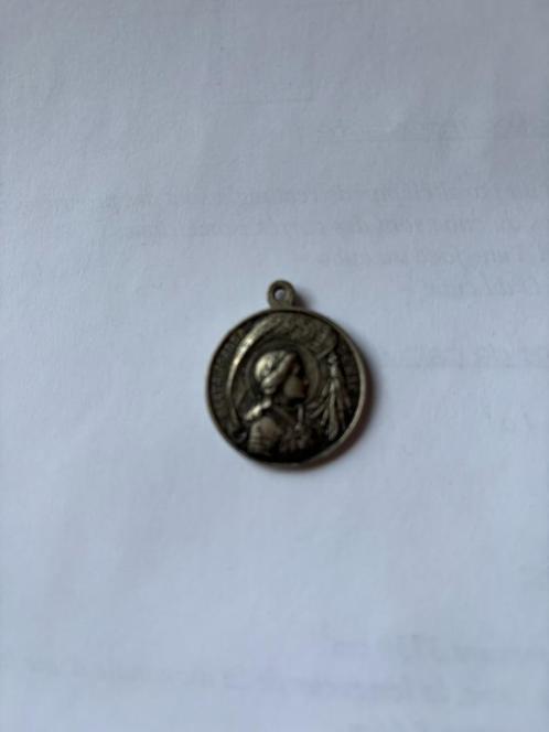 Médaille religieuse Jeanne D'arc et Pape X, Verzamelen, Religie, Gebruikt, Christendom | Katholiek, Sieraad, Ophalen of Verzenden