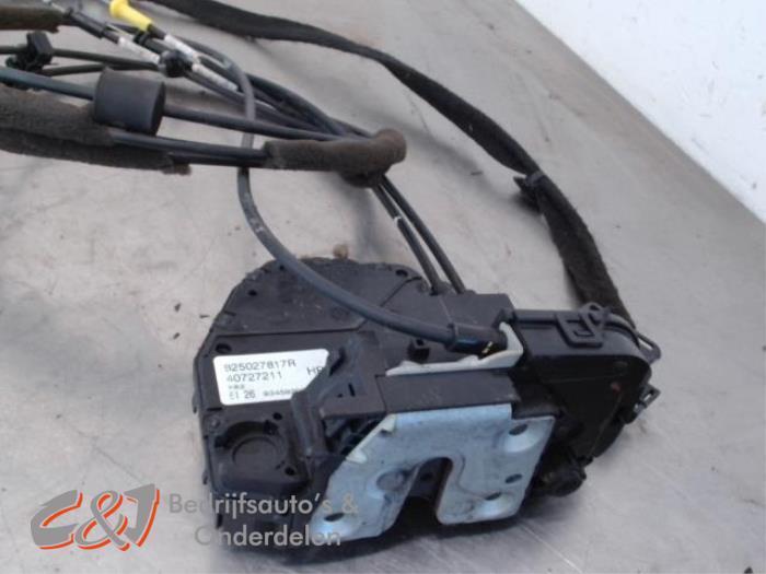 Schuifdeur Slotmechaniek rechts van een Renault Trafic, Auto-onderdelen, Carrosserie, Renault, Gebruikt, 3 maanden garantie, Ophalen of Verzenden