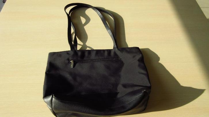 Zwarte boodschappentas in synthetische stof in nep leder, Handtassen en Accessoires, Tassen | Damestassen, Gebruikt, Shopper, Zwart