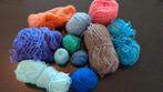 Restjes wol - allerlei vrolijke kleuren, Hobby en Vrije tijd, Ophalen of Verzenden, Zo goed als nieuw