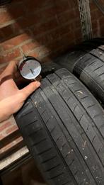 2 pneus Continental 225/40/18 avec support, Enlèvement, Comme neuf