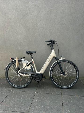 Batavus finez e-bike riemaandrijving smart beschikbaar voor biedingen