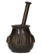 Bronzen vijzel met stamper. Midden-Oosten/Noord-Afrika, 16e, Verzenden, Brons