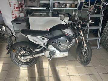 Super Soco Tmax, Motoren, Ophalen, 11 kW of minder