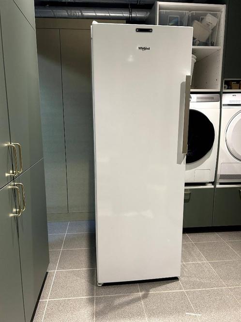 Recente Kastdiepvriezer als nieuw met No Frost technologie, Elektronische apparatuur, Vriezers en Diepvrieskisten, Zo goed als nieuw