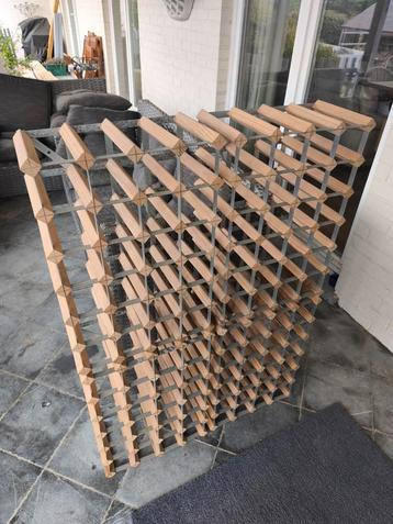 4 Modules pour ranger ses 96 différentes bouteilles  beschikbaar voor biedingen