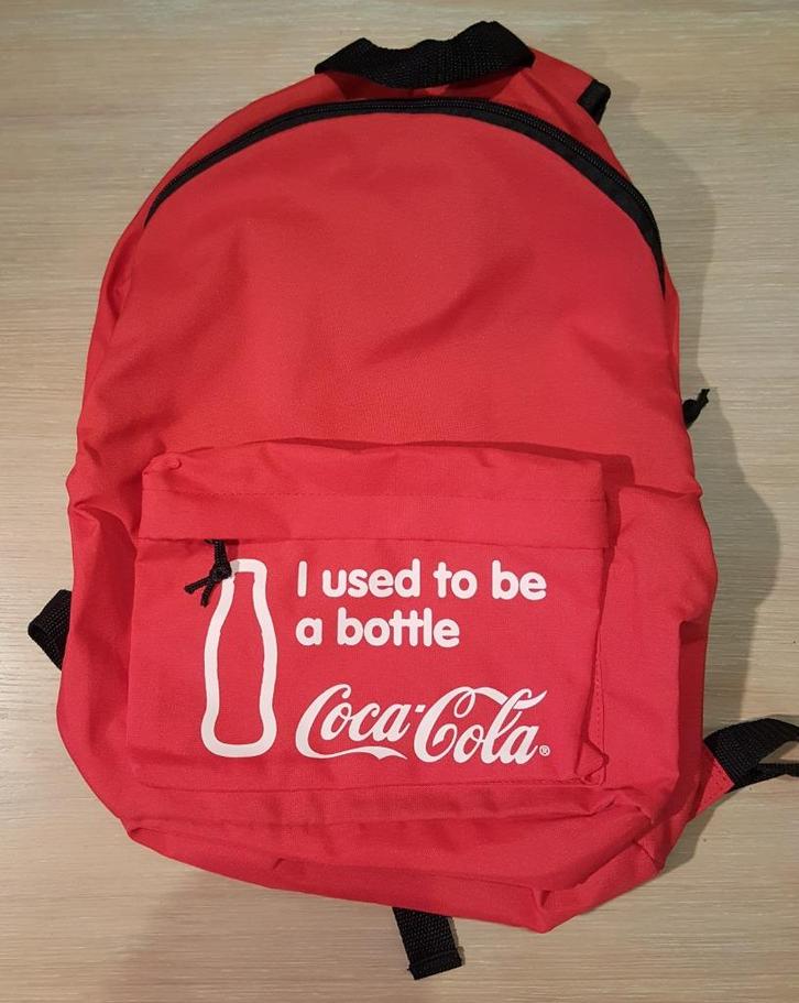 Rugzak van gerecycleerde Coca-Cola flesjes (nillies), Antiek en Kunst, Kunst | Designobjecten, Ophalen of Verzenden