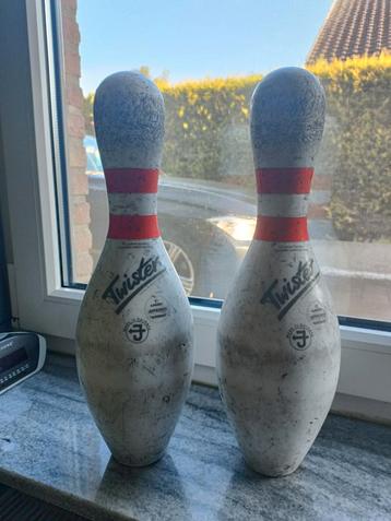 Set van 2 bowlingkegels beschikbaar voor biedingen