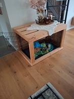 Hondenbech met kussen en houten cover, Ophalen, Gebruikt