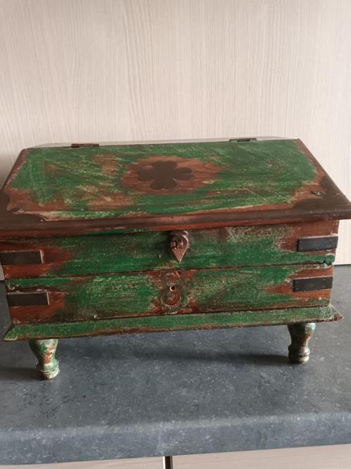 ouder houten kistje/koffertje: juwelendoos, naaidoos, allerl, Huis en Inrichting, Woonaccessoires | Kisten, Gebruikt, Minder dan 50 cm