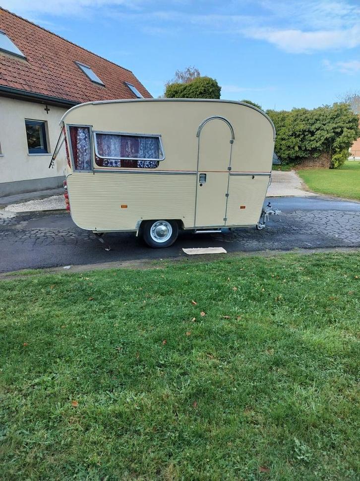 Te koop een mooie caravan <750kg, Caravans en Kamperen, Caravans, Particulier, Koelkast, Ophalen