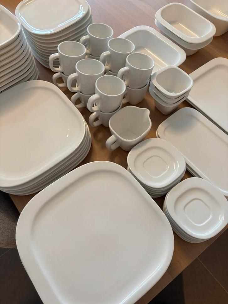 Servies set (Yong), Maison & Meubles, Cuisine | Vaisselle, Comme neuf, Service complet, Uni, Enlèvement