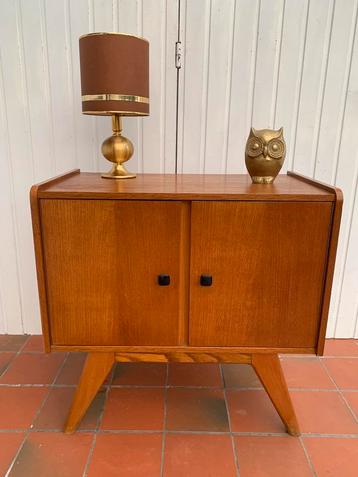 Vintage Scandinavische meubels beschikbaar voor biedingen