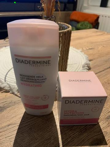 Reinigingsmelk em dag creme beschikbaar voor biedingen