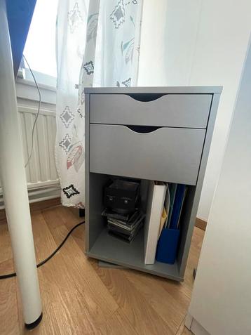 Commode qui pivote pour bureau beschikbaar voor biedingen