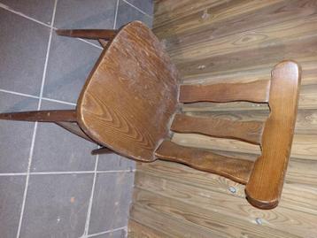 Cafe stoelen beschikbaar voor biedingen