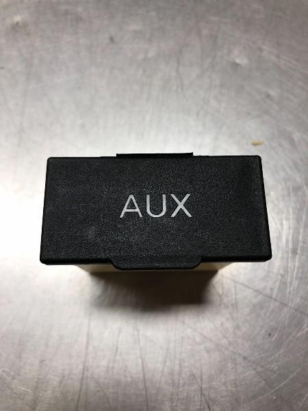 DIVERSEN AUX/USB aansluiting Lancer Sports Sedan (CY / CZ), Auto-onderdelen, Overige Auto-onderdelen, Mitsubishi, Gebruikt