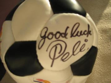 Football avec la signature de Pelé