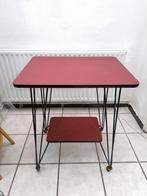 Desserte Vintage table sur roulette formica rouge, Maison & Meubles, Tables | Tables d'appoint, Comme neuf, Enlèvement ou Envoi