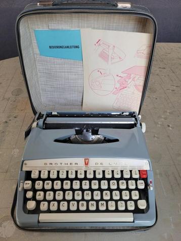 Rare machine à écrire de collection avec étui, années 1970