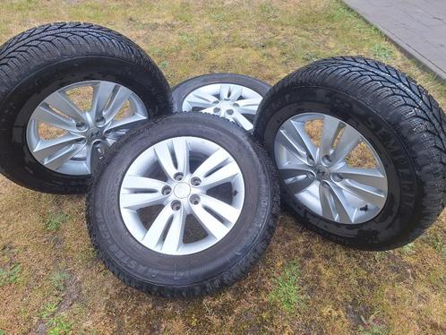 Velgen 16 inch met winterband 215 70 R16 en TPMS-sensoren, Auto-onderdelen, Banden en Velgen, Velg(en), Winterbanden, 16 inch