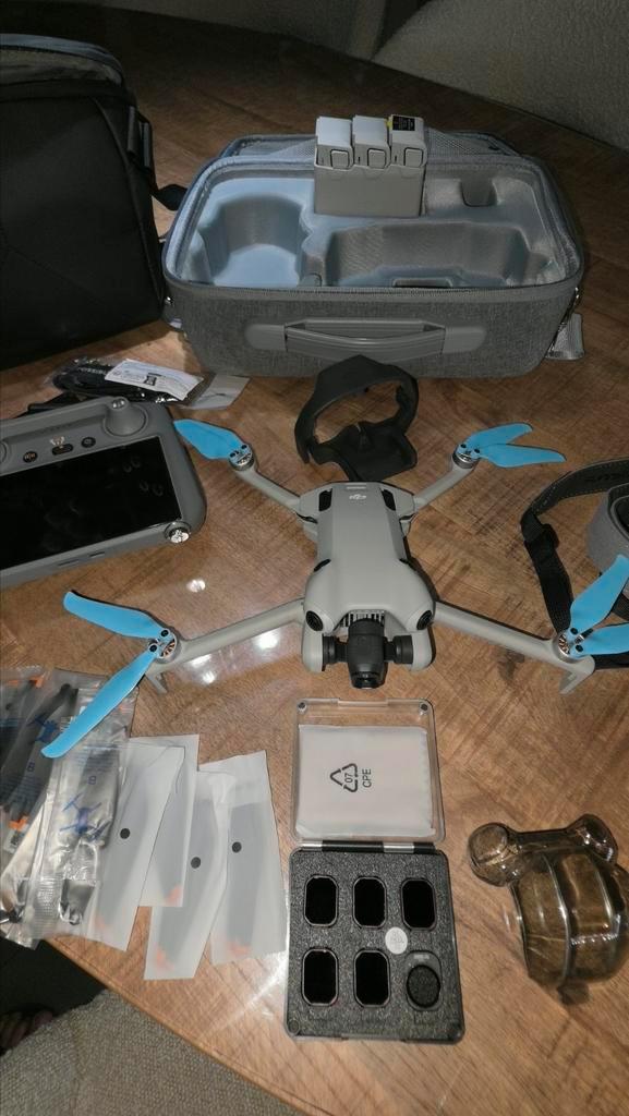 Dji mini 4 pro fly more combo, Hobby en Vrije tijd, Modelbouw | Radiografisch | Helikopters en Quadcopters, Zo goed als nieuw
