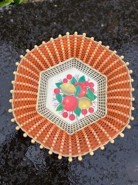 Plastona Gevlochten Plastic Mandje Retro Oranje. Greece, Verzamelen, Retro, Huis en Inrichting, Ophalen of Verzenden