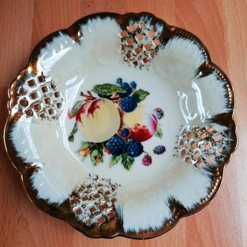Assiette décorative en porcelaine., Antiquités & Art, Antiquités | Plateaux, Enlèvement ou Envoi