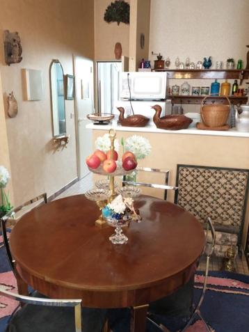 Table style LouisXVI + 6 chaises acier/skaï + porte-journaux beschikbaar voor biedingen