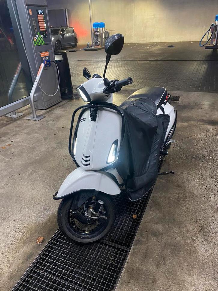 Vespa sprint, Fietsen en Brommers, Snorfietsen en Snorscooters, Gebruikt, Vespa, Benzine, Ophalen