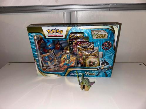 Coffret collection premium lucario V star FR, Hobby en Vrije tijd, Verzamelkaartspellen | Pokémon, Zo goed als nieuw, Boosterbox