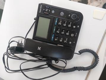 Telefoon met grote toetsen beschikbaar voor biedingen