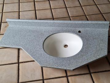 Vasque  de salle de bain en Corian  120cm  disponible aux enchères