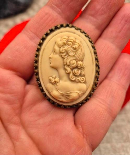 Zeer oude goudkleurige Camee broche, Handtassen en Accessoires, Antieke sieraden, Broche, Ophalen of Verzenden